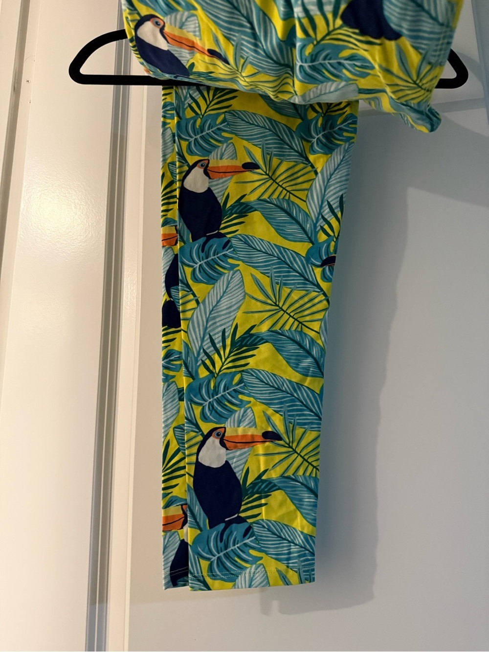 LuLaRoe TC Tall Tropical Toucan Print Leggings - Yellow - Picture 4 of 6